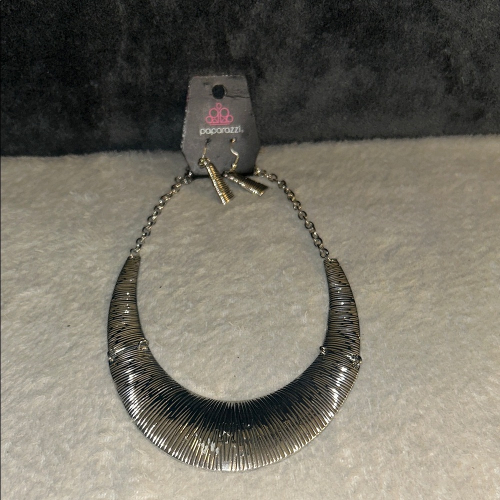Paparazzi Metallic Silver Necklace with Earrings